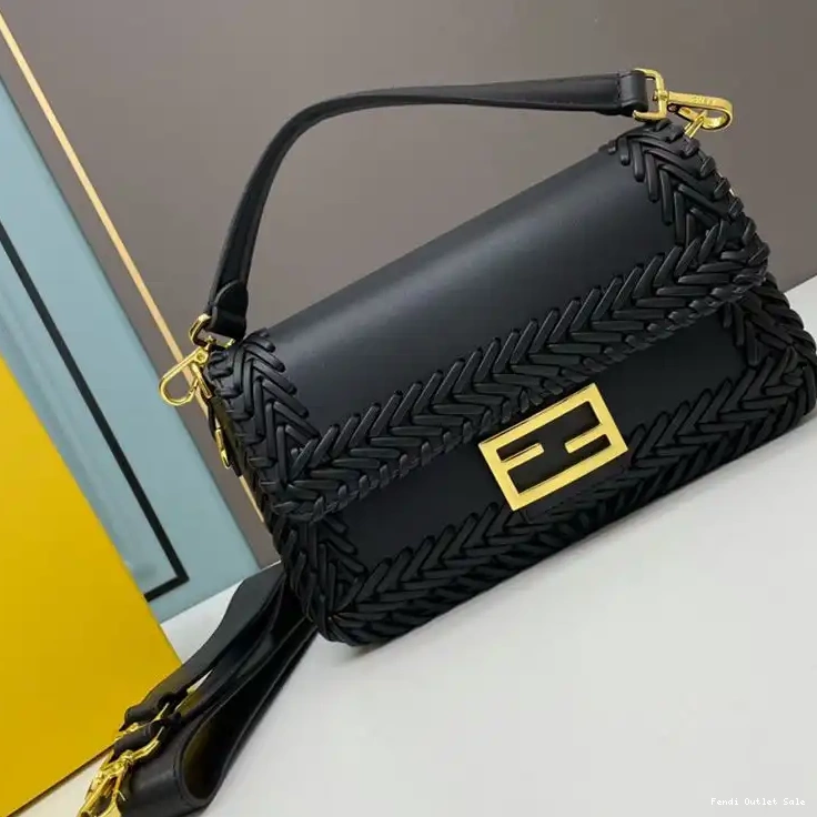 Leather Fendi Medium In Bag Baguette Stitching Black 0502